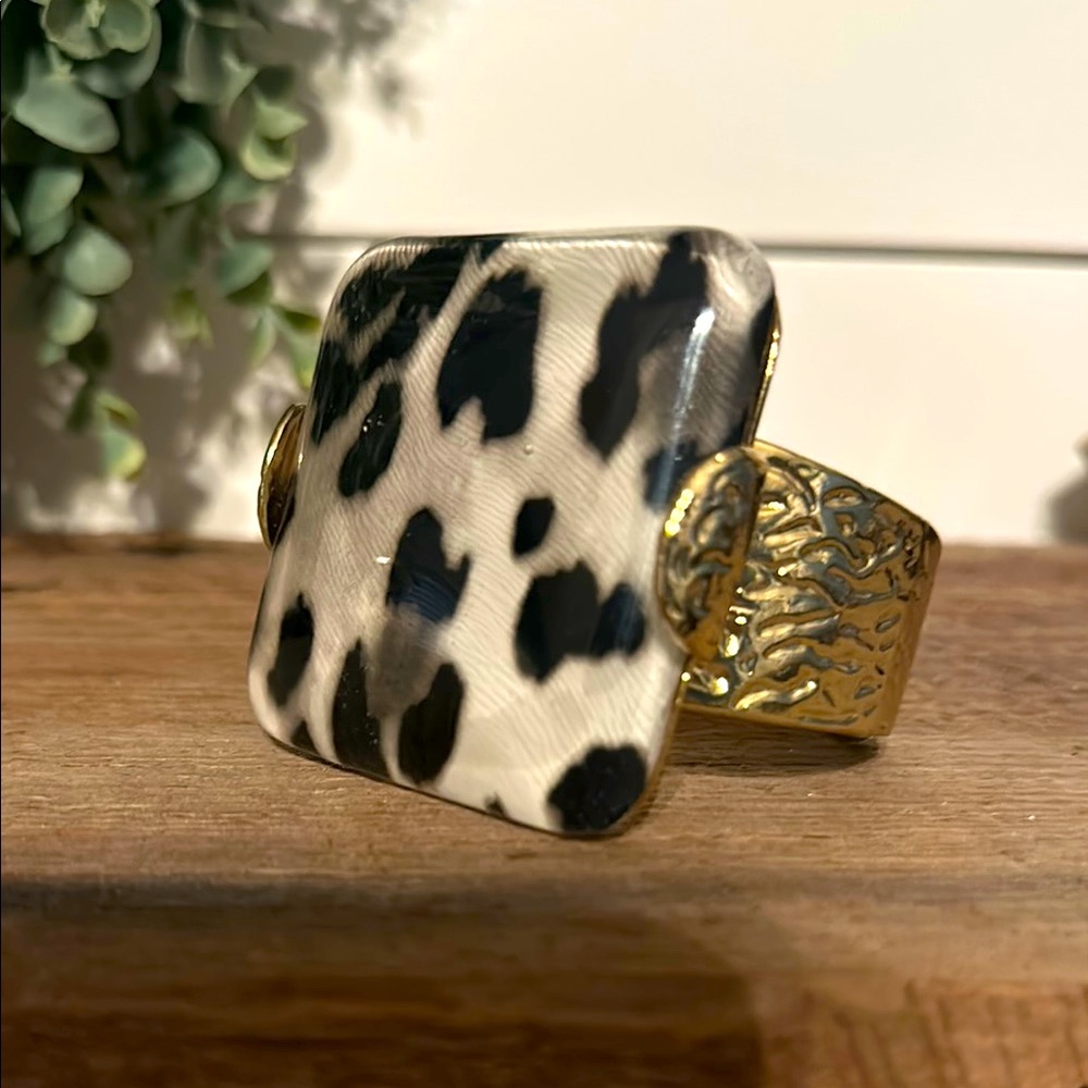 Animal print boutique stretch bracelet